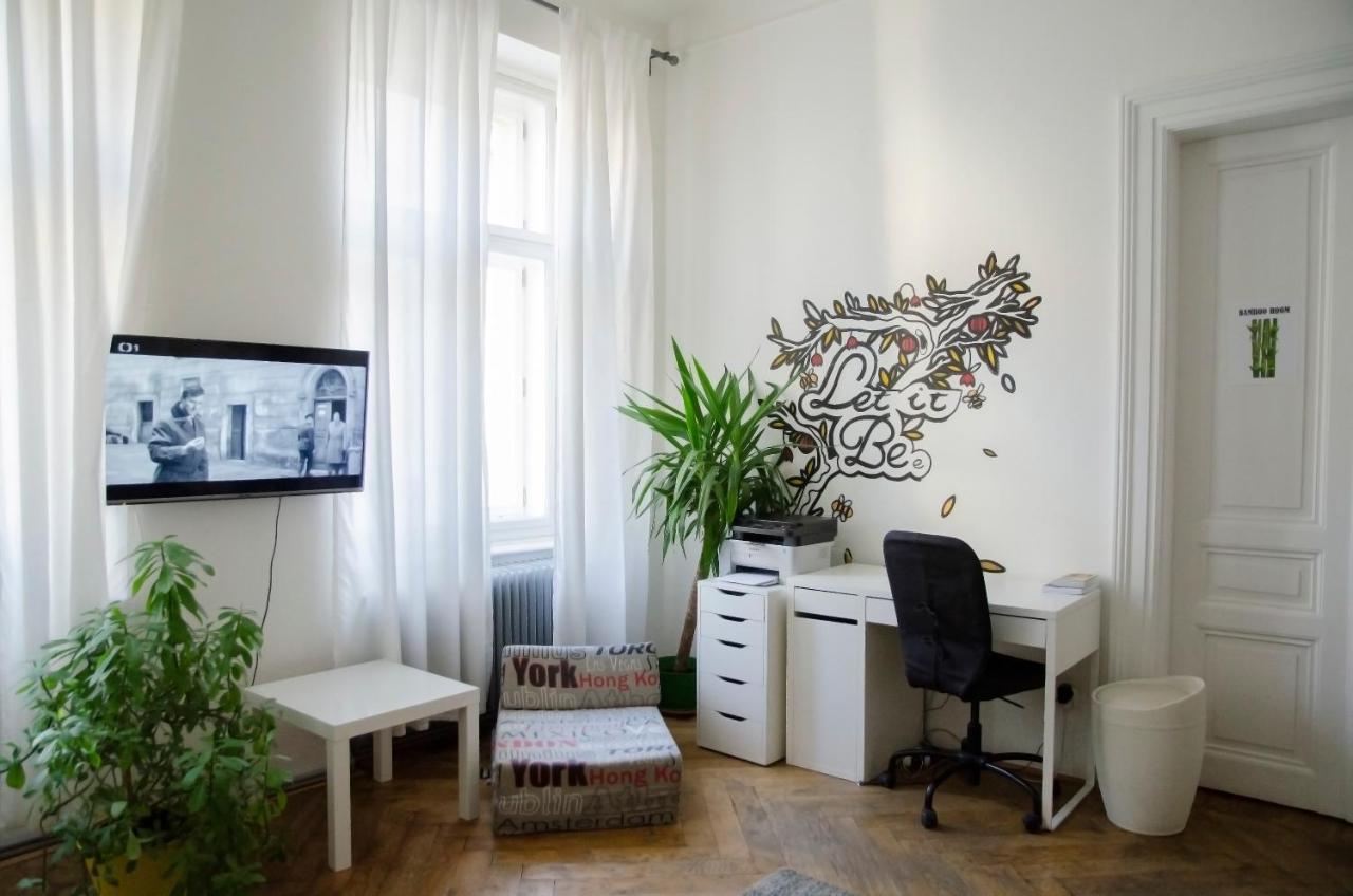 Hostel The Republic Garden Praha Exteriér fotografie